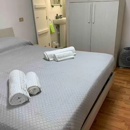 Lägenhet Alloggio Privato A 5 Min Dal Mare